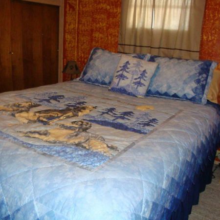 Yellowstone Wildlife Cabins 웨스트 엘로스톤 외부 사진