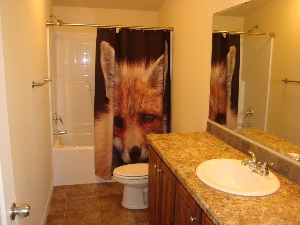 Yellowstone Wildlife Cabins 웨스트 엘로스톤 외부 사진