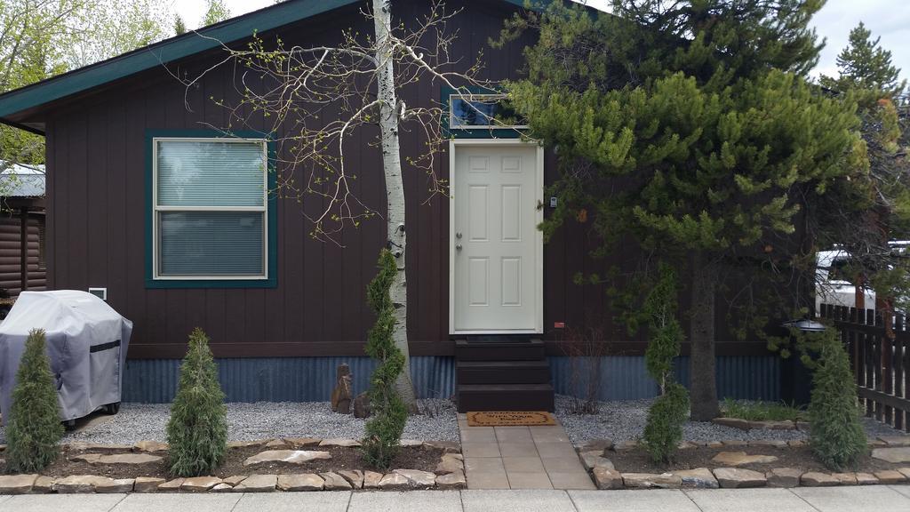 Yellowstone Wildlife Cabins 웨스트 엘로스톤 외부 사진