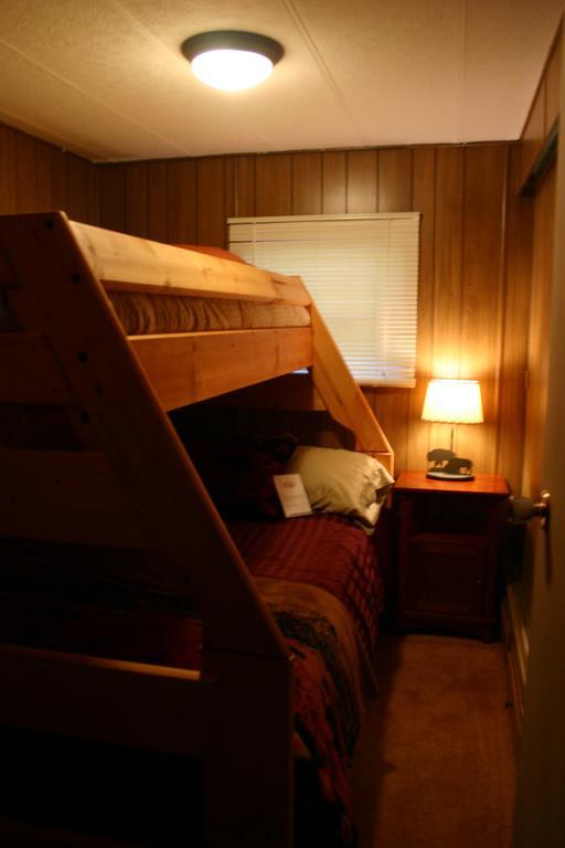 Yellowstone Wildlife Cabins 웨스트 엘로스톤 외부 사진
