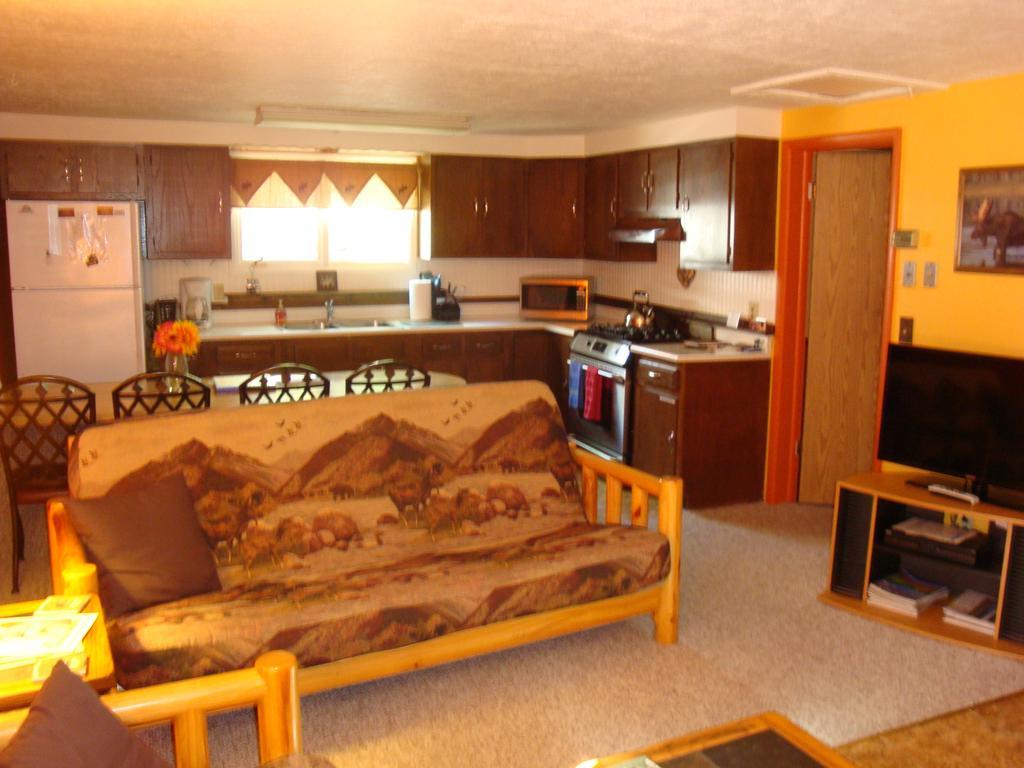 Yellowstone Wildlife Cabins 웨스트 엘로스톤 외부 사진