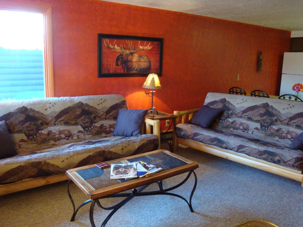 Yellowstone Wildlife Cabins 웨스트 엘로스톤 외부 사진