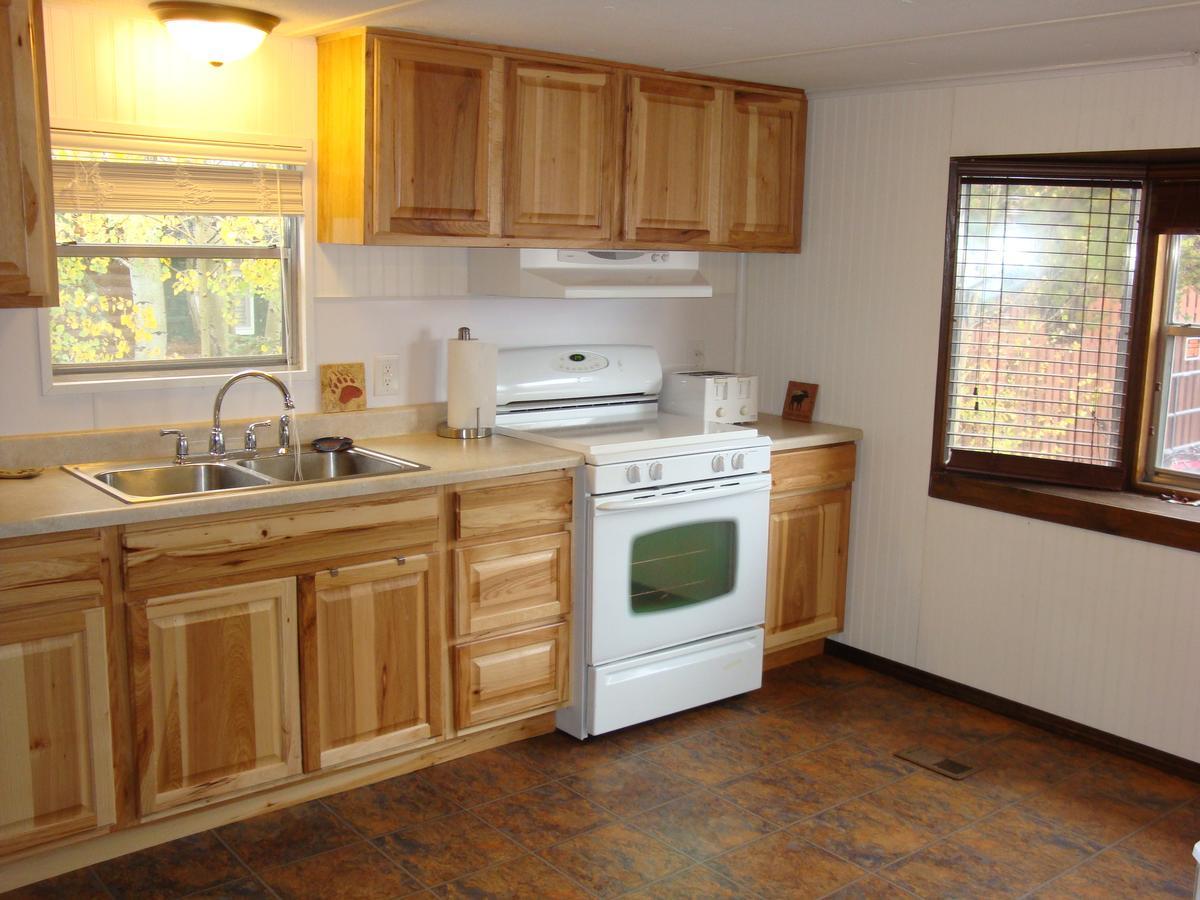 Yellowstone Wildlife Cabins 웨스트 엘로스톤 외부 사진