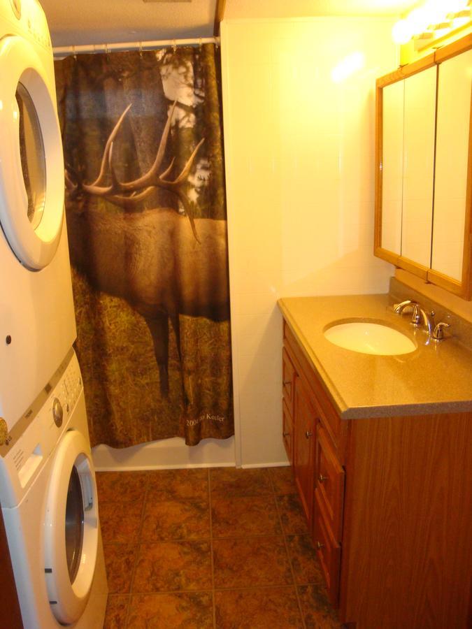 Yellowstone Wildlife Cabins 웨스트 엘로스톤 외부 사진