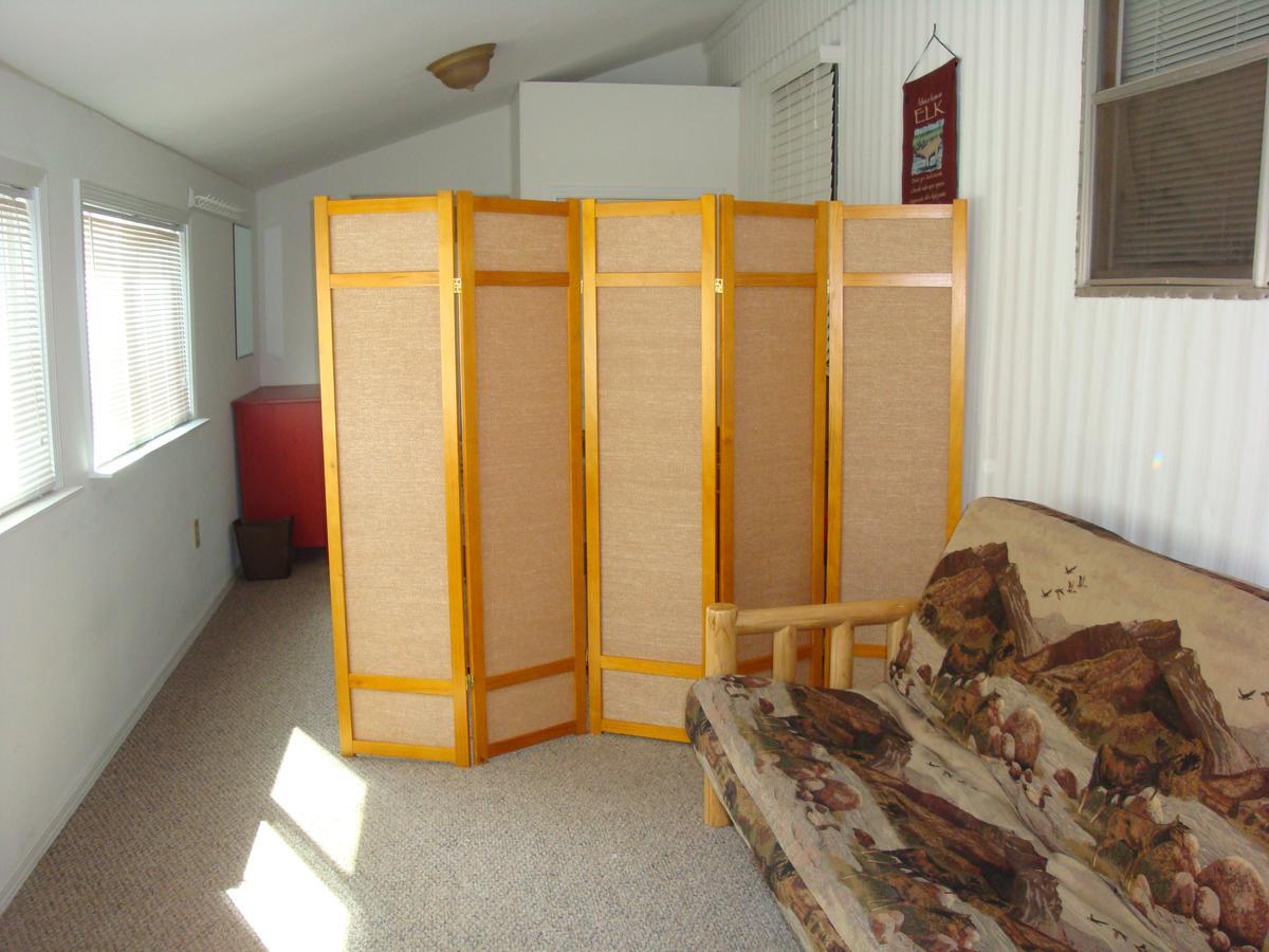Yellowstone Wildlife Cabins 웨스트 엘로스톤 외부 사진