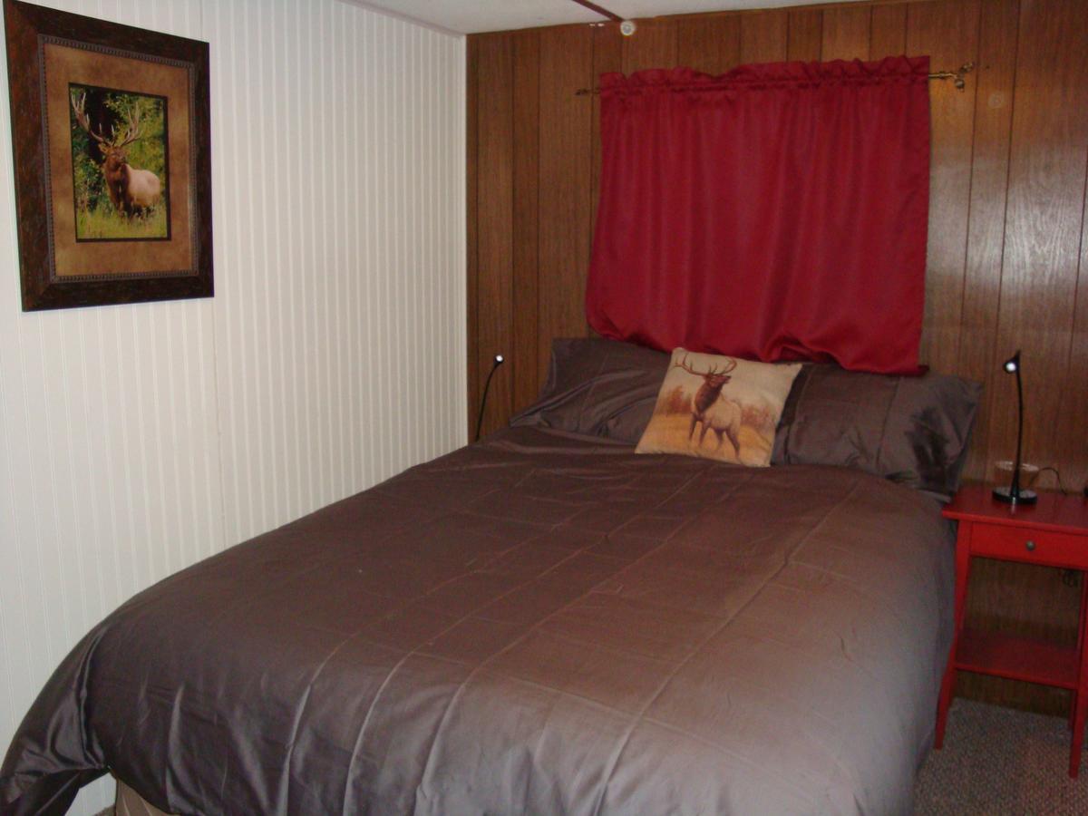 Yellowstone Wildlife Cabins 웨스트 엘로스톤 외부 사진