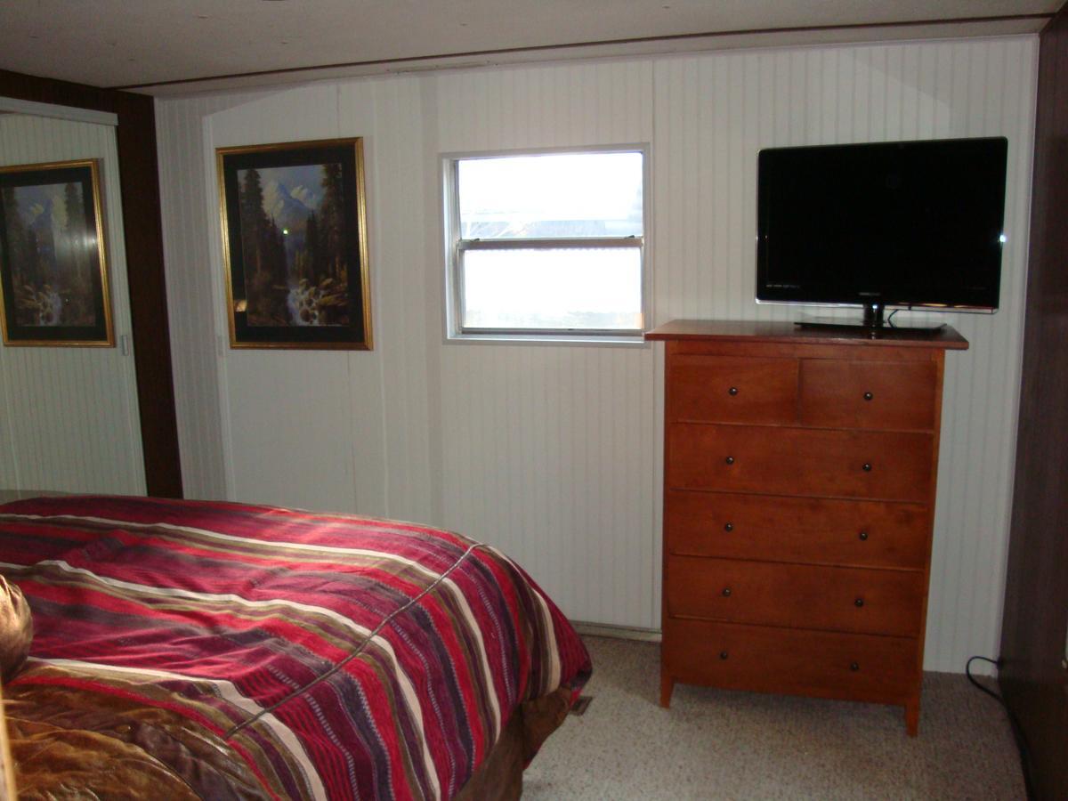 Yellowstone Wildlife Cabins 웨스트 엘로스톤 외부 사진