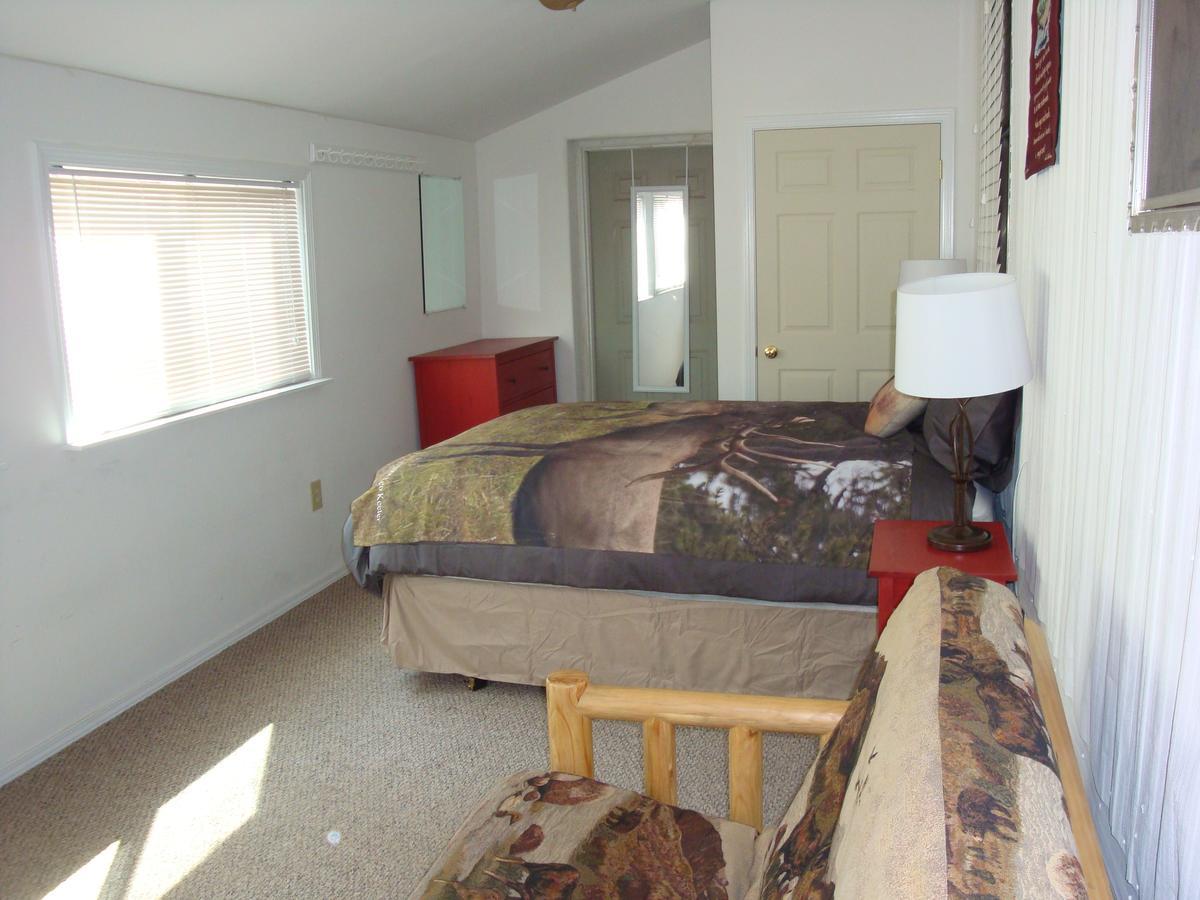 Yellowstone Wildlife Cabins 웨스트 엘로스톤 외부 사진