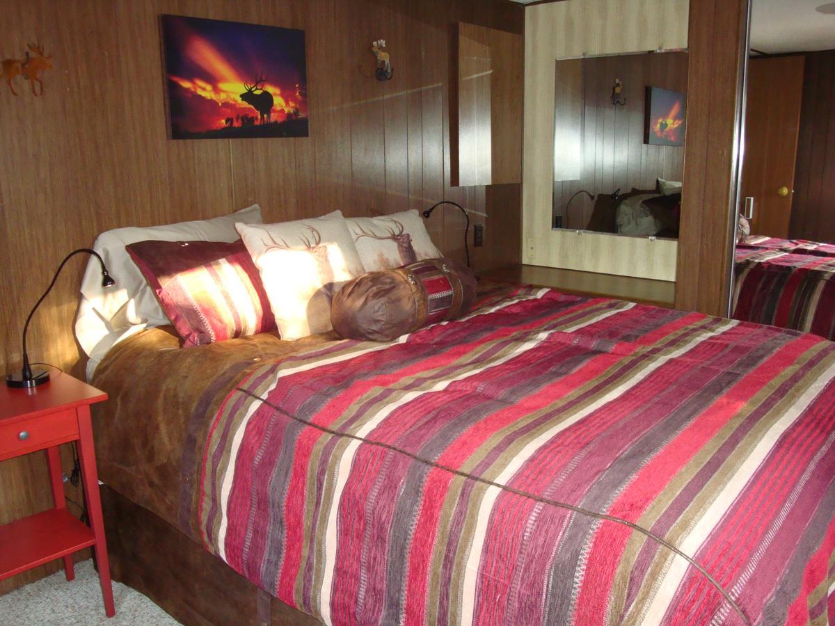 Yellowstone Wildlife Cabins 웨스트 엘로스톤 외부 사진