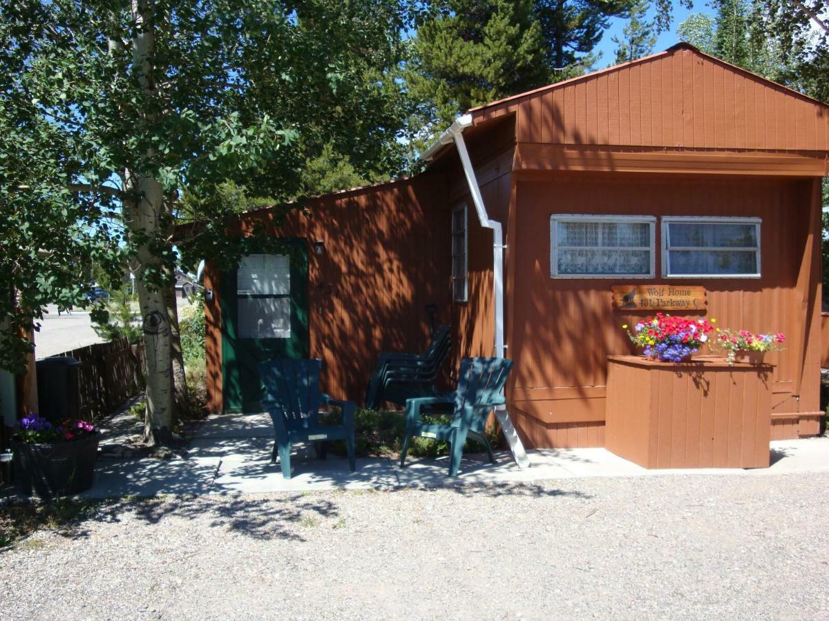 Yellowstone Wildlife Cabins 웨스트 엘로스톤 외부 사진
