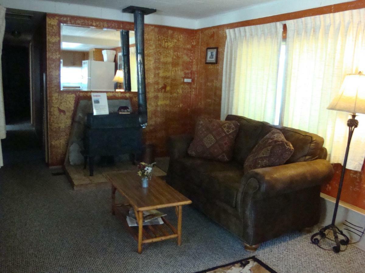 Yellowstone Wildlife Cabins 웨스트 엘로스톤 외부 사진